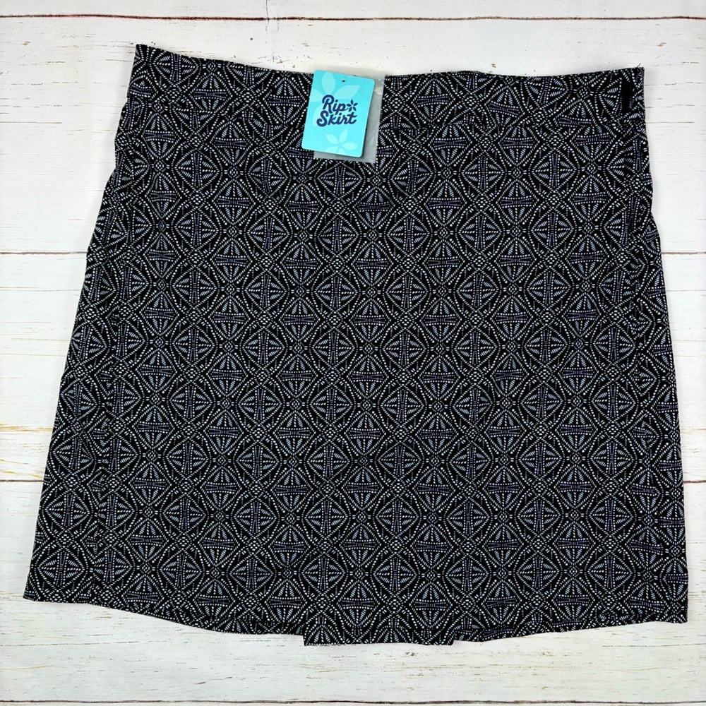 RipSkirt Hawaii Wrap Skirt Length 2 In Black Pearl Batik Print M